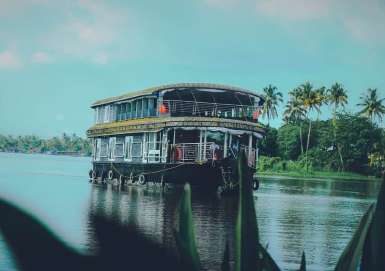 ABH 6 Bedroom Houseboat (2)