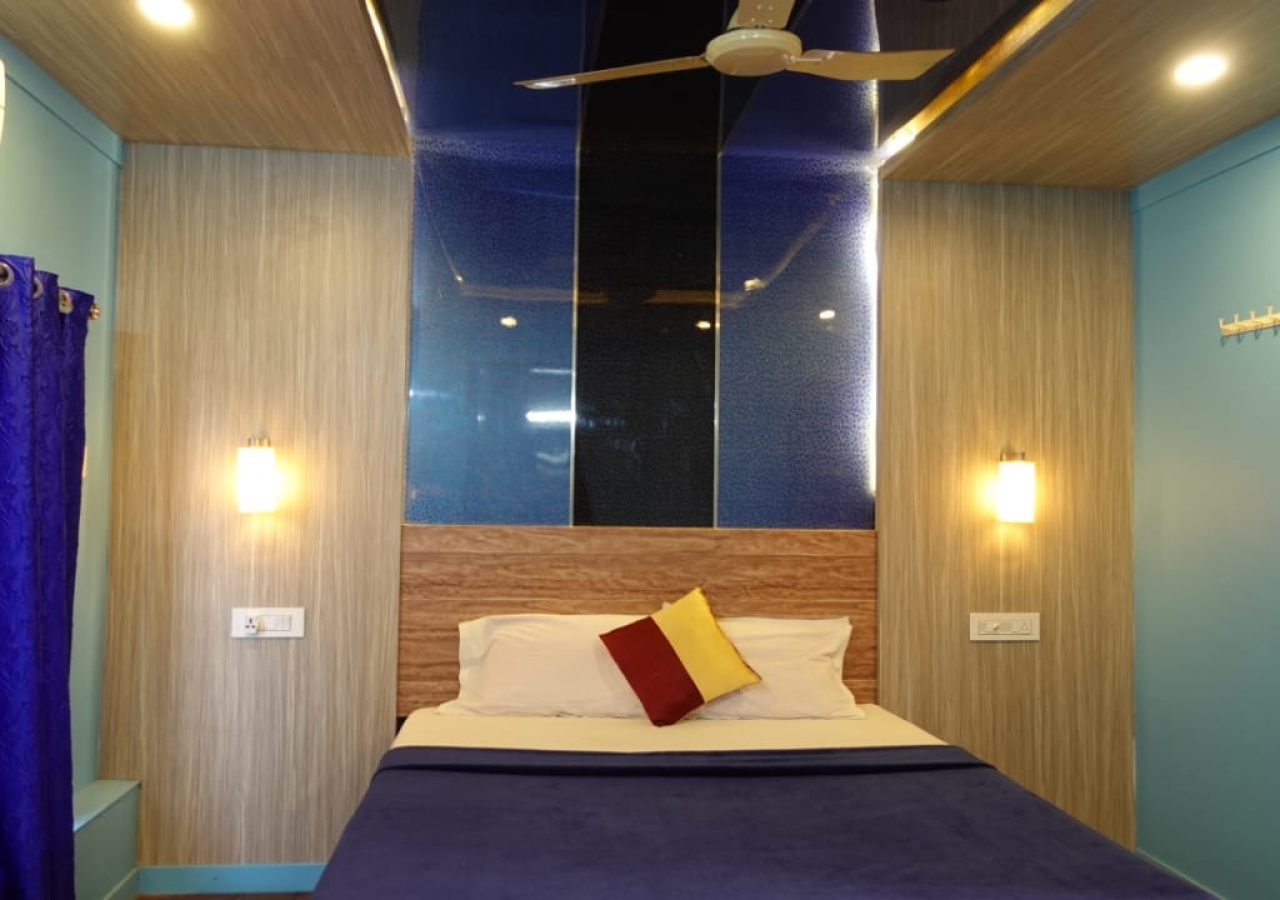 bedrooms in houseboat