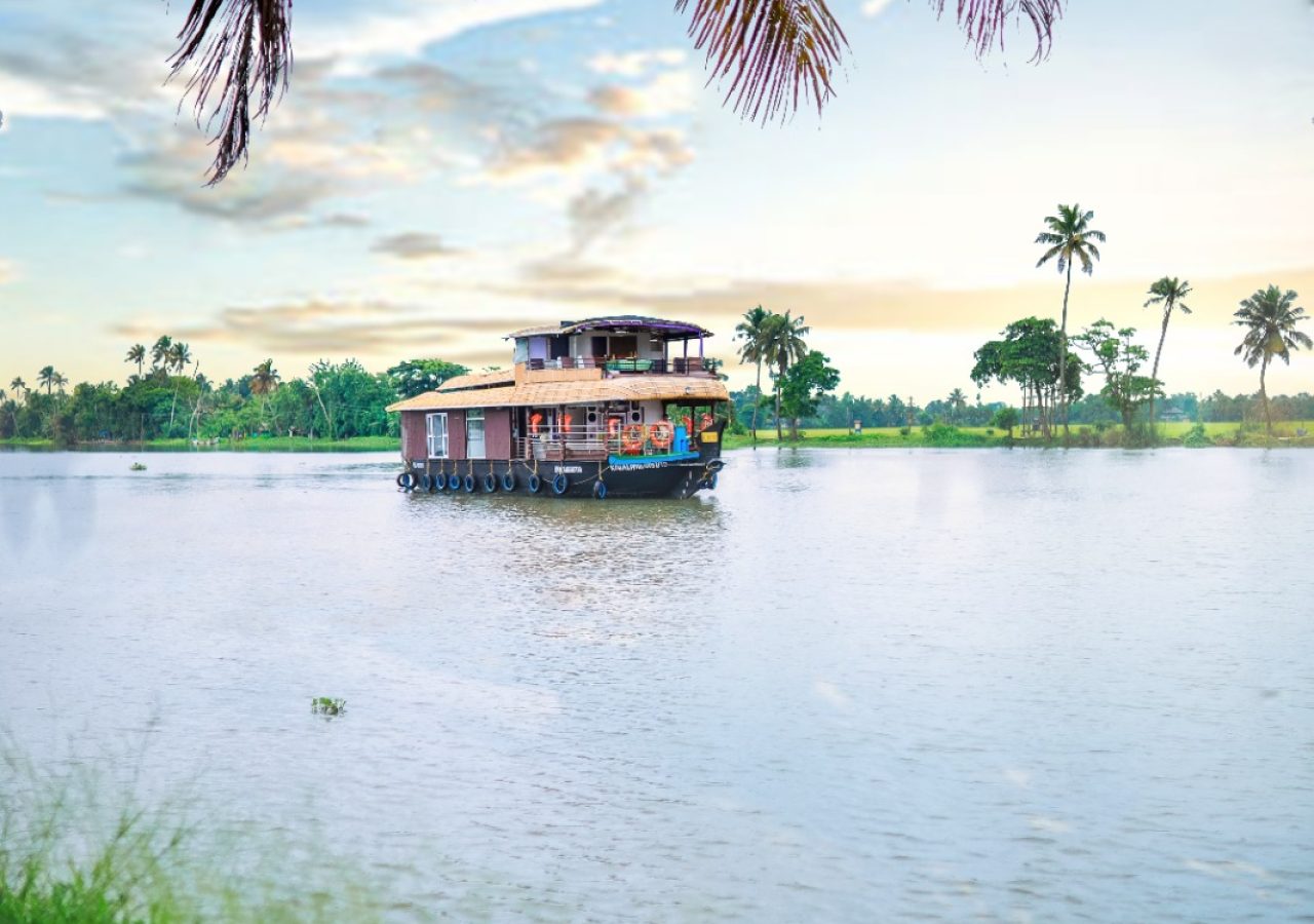 exterior photos houseboat