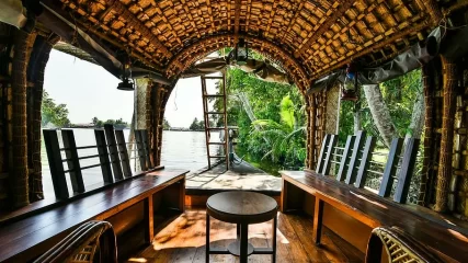 houseboat-backwater-water-kerala