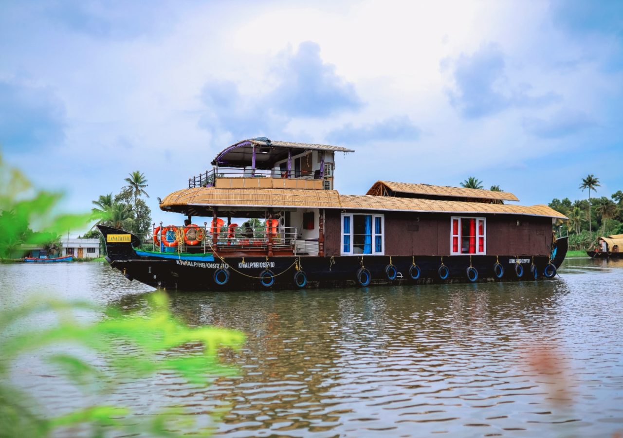 outseide vie alleppey houseboat kerala